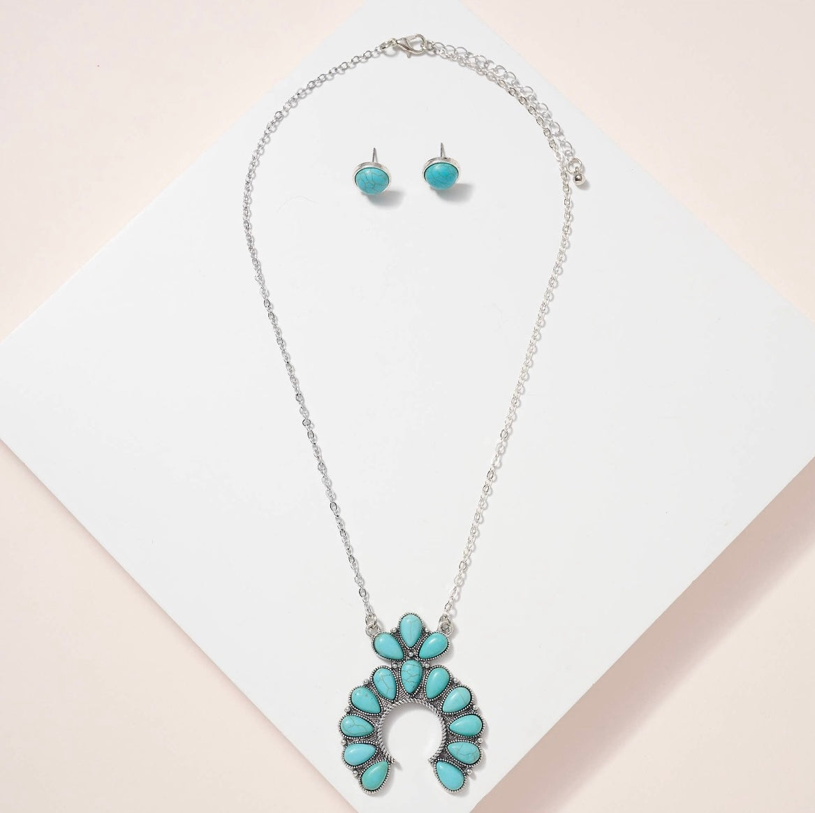 Make a Statement - Western style short necklace with Turquoise stone necklace